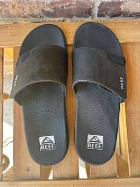 REEF Fanning Slide Sandals Men’s Size 11 Black Bottle Opener